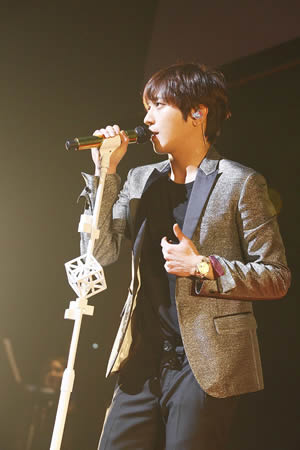 ジョン・ヨンファ（from CNBLUE)「JUNG YONG HWA 1st CONCERT in JAPAN“One Fine Day”Live at BUDOKAN」 e通販.com